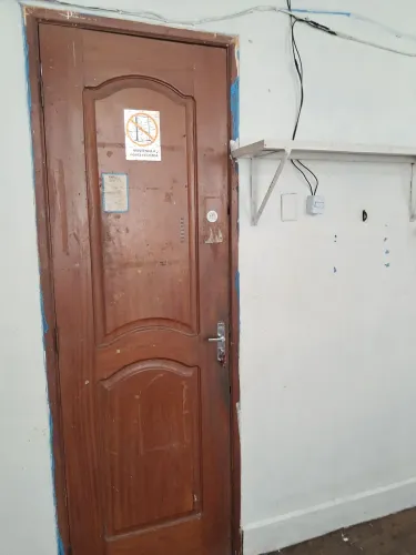 Alugo quarto no centro precisamente na avenida Joaquim nabuco número 966 casa 2
