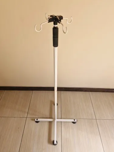 Suporte para soro com regulagem de altura novo!!!