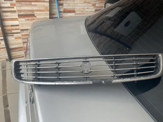 Grade dianteira Corolla 99 a 2002