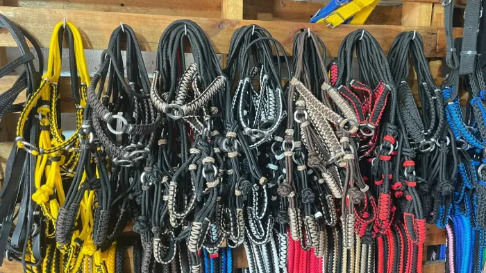 Cabecada de corda transada reforca de varias cores