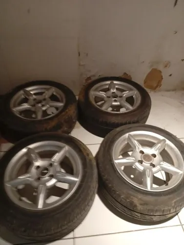 Vendo 4 pneus