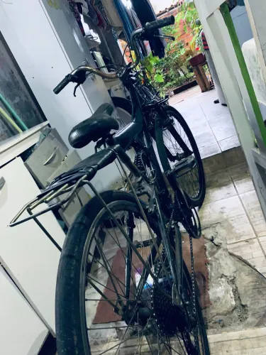 Bicicleta aro 26 com suspensão ao meio do quadro