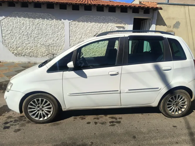 Fiat Idea HLX 1.8 MPI Flex 8V 5P 2009