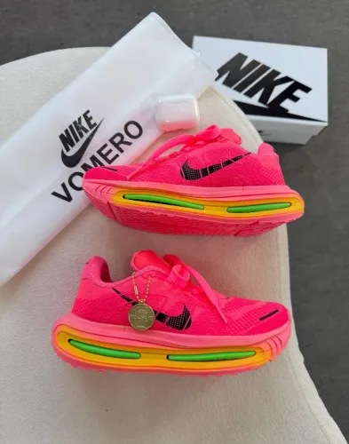TÊNIS NIKE AIR VOMERO PLUS FEMININO 
