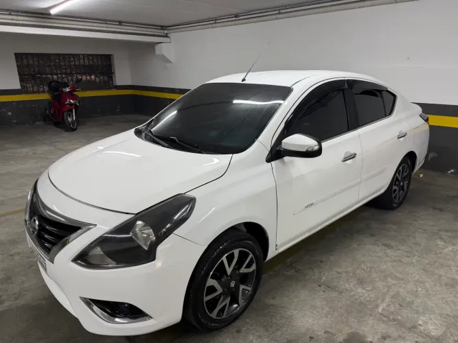 Nissan Versa SL 1.6 16V Flexstart 4P Aut. 2017