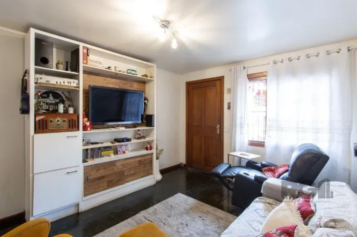 Casa de 3 dormitórios à venda na Tristeza - Zona sul de Poa.