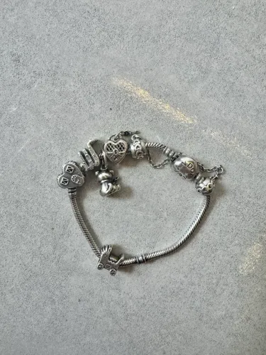 PULSEIRA PANDORA COM BERLOQUES 