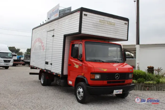 Mercedes Benz 710 2004