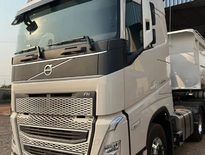 Volvo Fh 540 ano 2022/23 + Rodocaçamba Librelato 2022 - Transfiro Agio