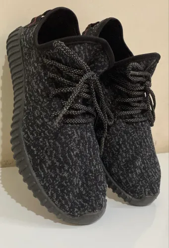 LINDO TÊNIS YEEZY MEN Nº43 - PRETO (NOVO)