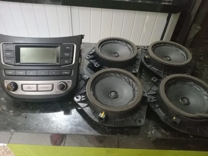 Rádio e alto falante original do HB20