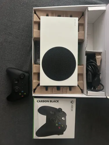 Console Microsoft Xbox Series S, 512gb, branco + Controle sem fio Xbox Carbon Black