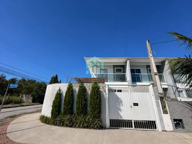 Sobrado à Venda em Nova Palhoça, 2 Quartos, 100m²  R$724 mil