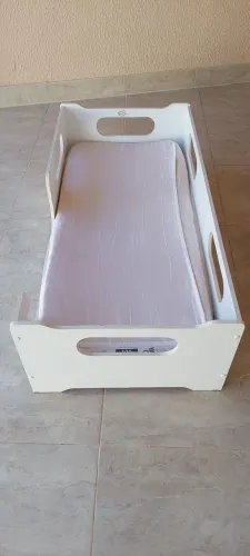 Cama Infantil Montessoriana Branca - R$ 170,00