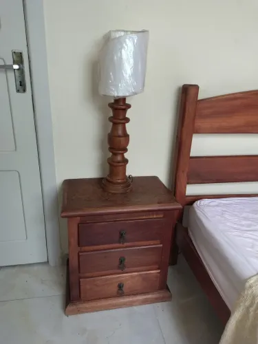 Mesinha de cabeceira
