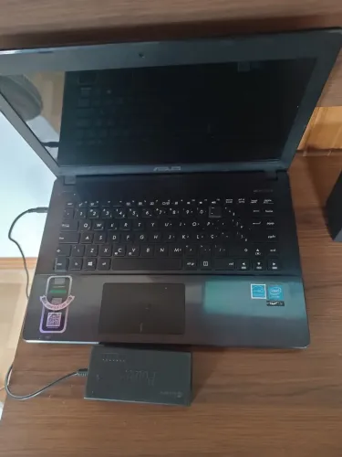 Notebook Asus básico 