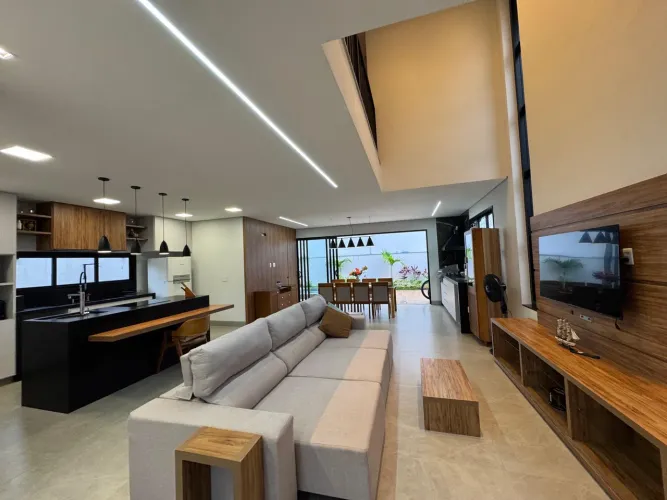 Casa moderna, sofisticada e completa, com vista panorâmica para a Serra do Mel - Condomíni