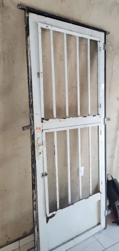 Porta de ferro, 320 reais
