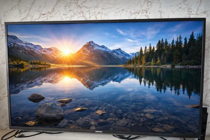 TV Samsung 50 Crystal UHD 4K - Smart TV - Perfeito Estado