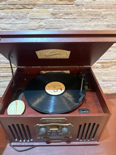 Vitrola moderna com rádio (modelo antigo) - funcionamento real - cd - radio e vitrola