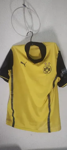 Camisa do Borussia Dortmund, modelo clássico nas tradicionais cores