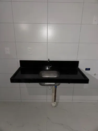 Pia em granito com cuba inox