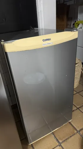 Frigobar grande Consul 117 litros