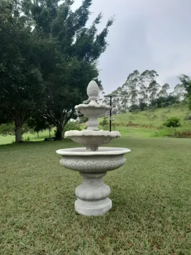 Fonte da Plenitude 1,60m altura em cimento para decoração de jardim