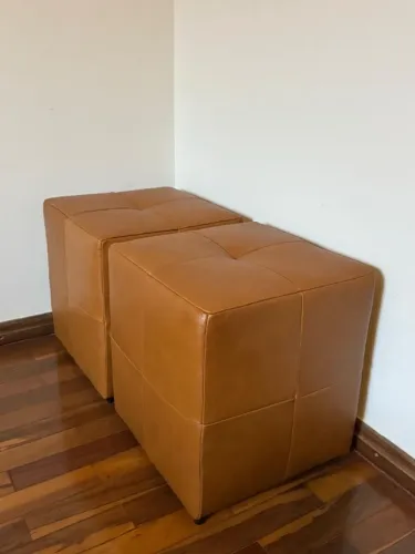 Puff Couro Legítimo Caramelo