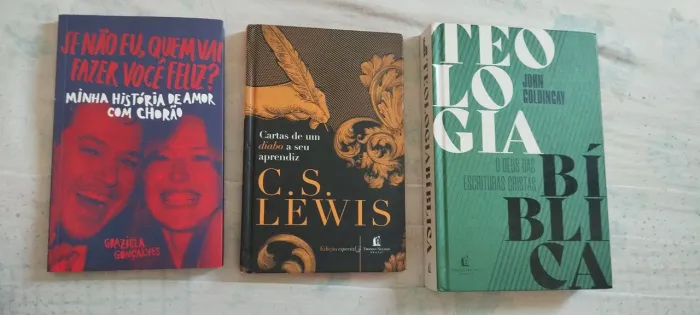 Três livros para vender para sair 130 os três