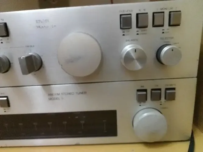 Amplificador e tuner Gradiente Model 126