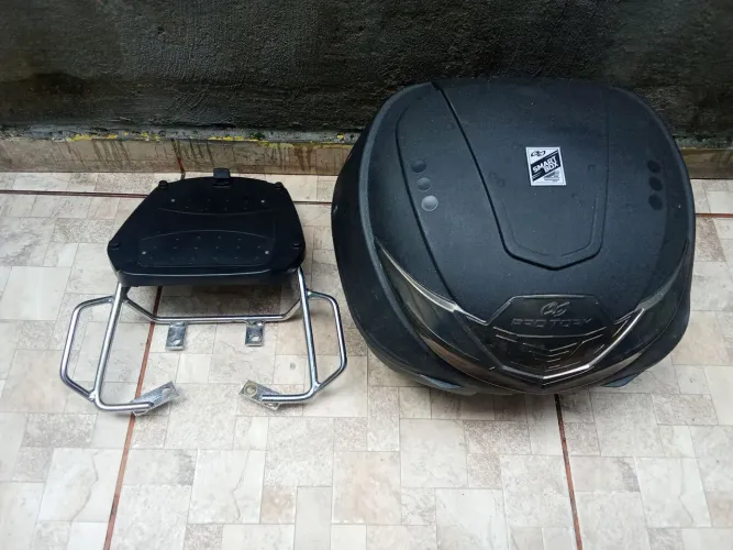 Vendo bagageiro 38 litros completo com churrasqueira