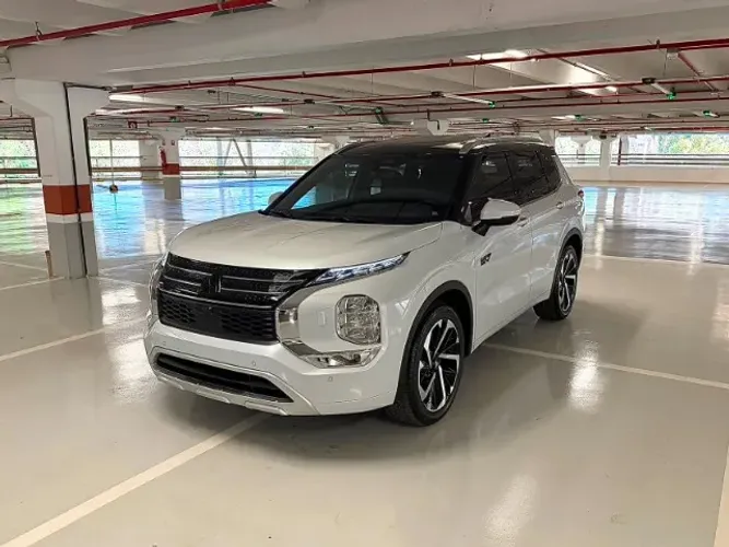 Mitsubishi Outlander Signature 2.4 4X4 AUT (híb) 2026
