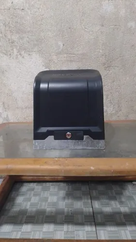 Motor novo intelbras,puxada mais de 700kg. Está sem o controle