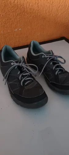Tênis Masculino de Trilha Quechua NH100 Cinza Impermeável (Decathlon).