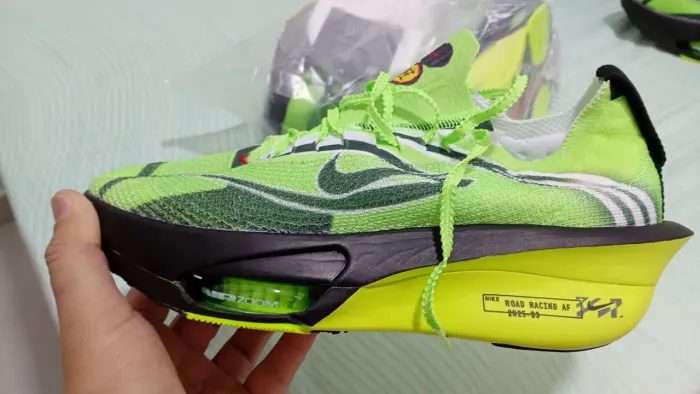 Nike zoomx Top
