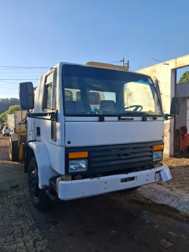 Ford Cargo 1215 ano 2000 Munck caçamba