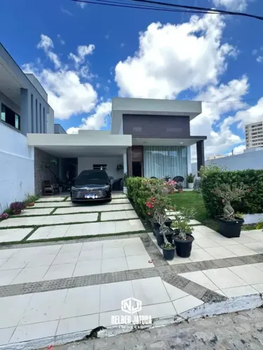 Jardim Europa | Casa 300m² | 3 Suítes | Piscina