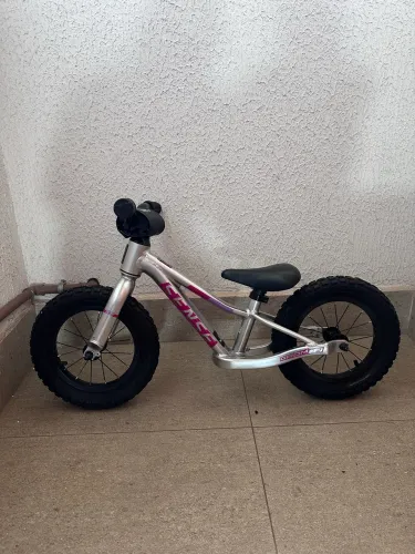 Bicicleta infantil de equilíbrio Sense 