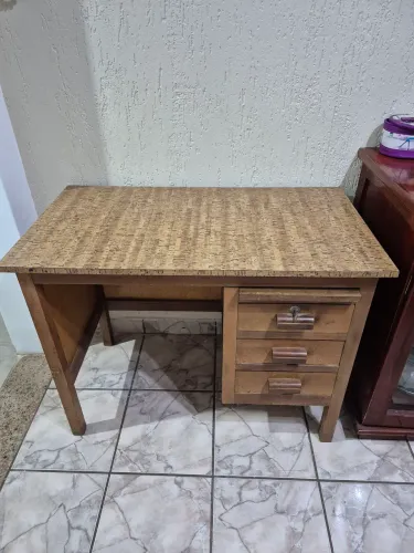 Escrivaninha de madeira pura
