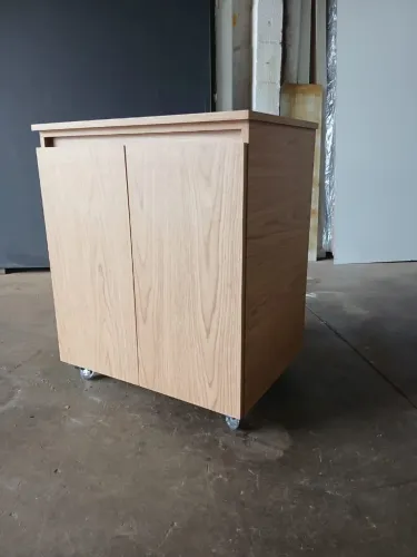 Vende-se lindo armário multiuso novo e todo em MDF com rodinhas em gel 