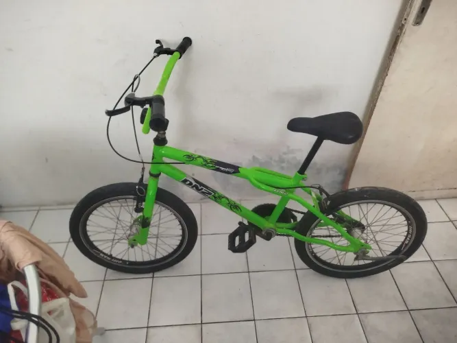 Bicicleta semi nova. Fone *