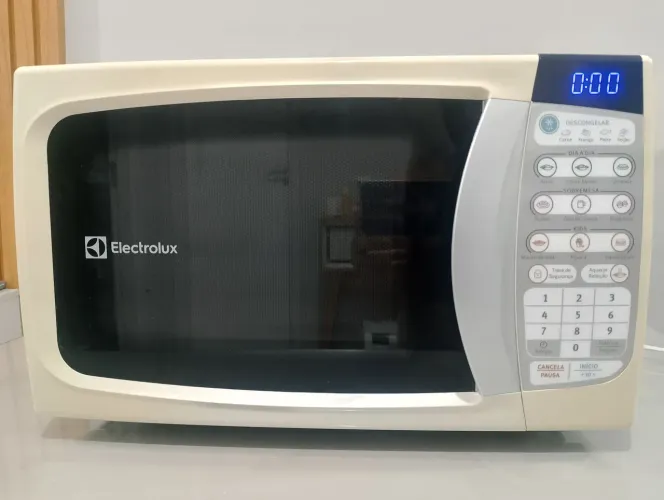 Microondas Electrolux seminovo