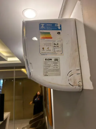 AR CONDICIONADO SPLIT ELGIN - FRIO 18.000BTU 220V