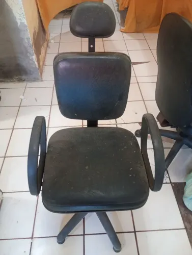 Cadeira de Cabelelereira/Barbeiro com compensado/assento quebrado