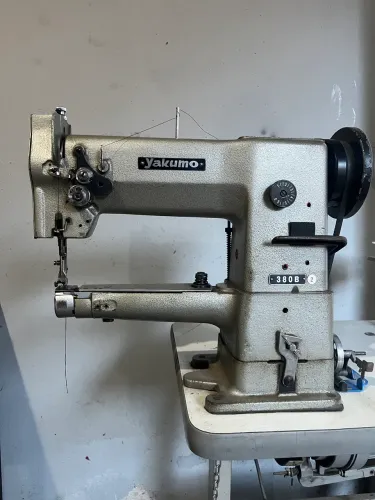 Máquina de costura de braço transporte triplo 335