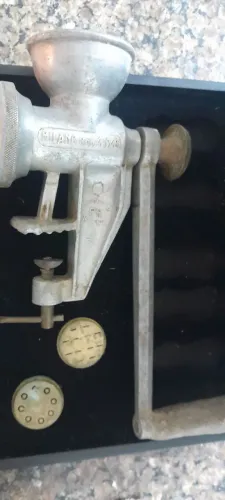 Cortador de carne e faz macarrão original italiano 1948