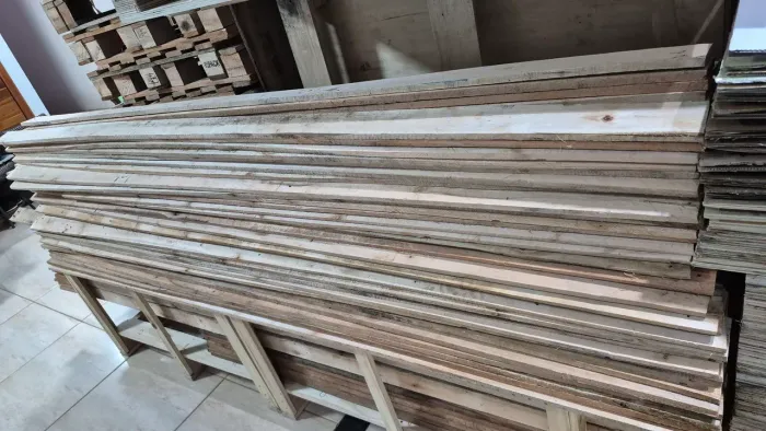 Ripas de paletes eucalipto, medida 2.45mt, 4.00 reais cada, entregamos com taxa.
