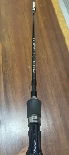 Vara Daiwa Tatula XT 15-25 lb - 1,74m