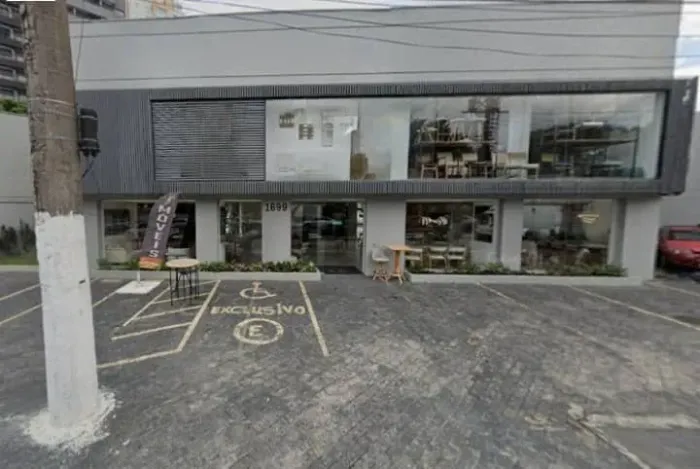 Loja na Avenida dos Bandeirantes, 1699 436 m²